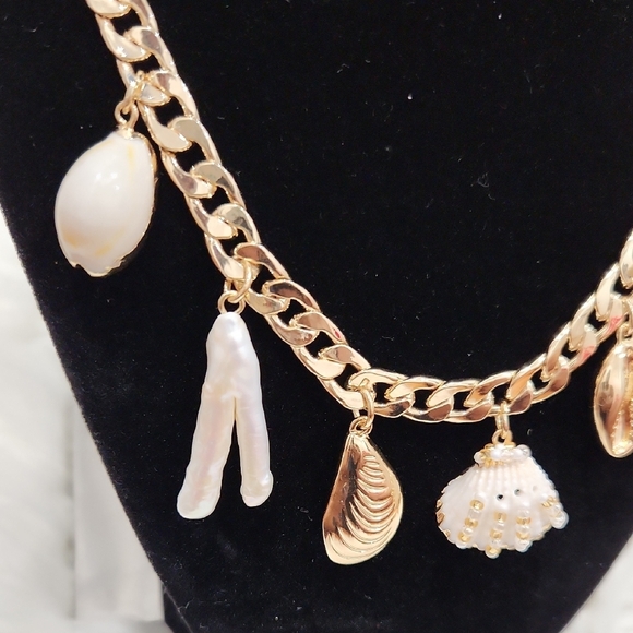 🔹House Of Harlow🔹️ 1960 Gold Charm 18" Natural Shell Freshwater Pearl Necklace - Picture 5 of 13